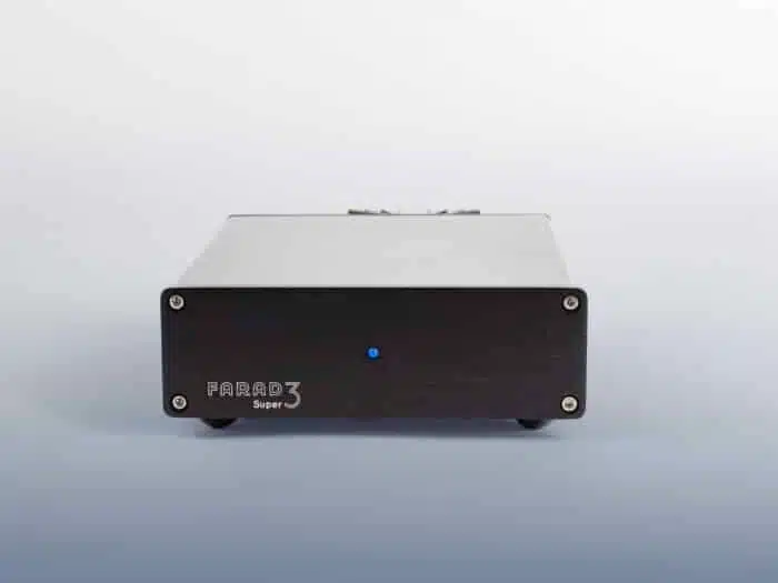 High-End Streaming-Kette aufbauen: vier Beispiele von Oberklasse bis Referenz 6 FARAD Super 3 – lineares Supercap-Netzteil in Schwarz